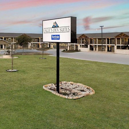Eagle'S Den Suites Cotulla A Travelodge By Wyndham 外观 照片