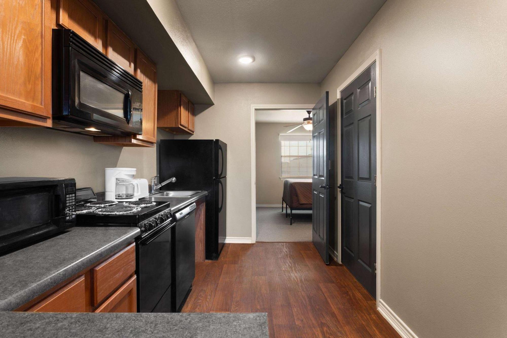 Eagle'S Den Suites Cotulla A Travelodge By Wyndham 外观 照片