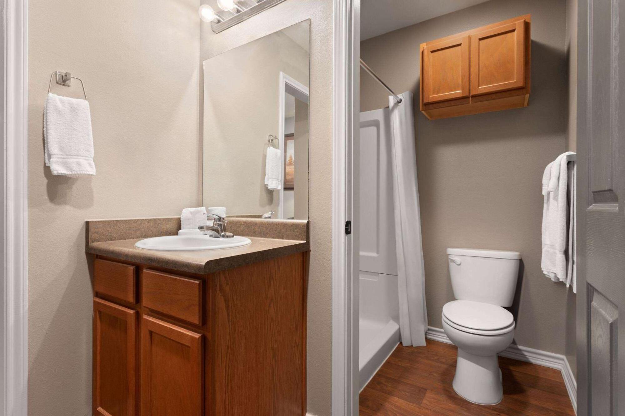 Eagle'S Den Suites Cotulla A Travelodge By Wyndham 外观 照片