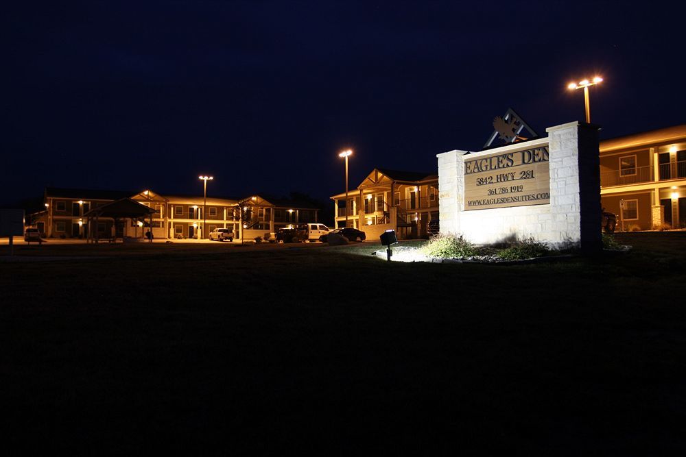 Eagle'S Den Suites Cotulla A Travelodge By Wyndham 外观 照片