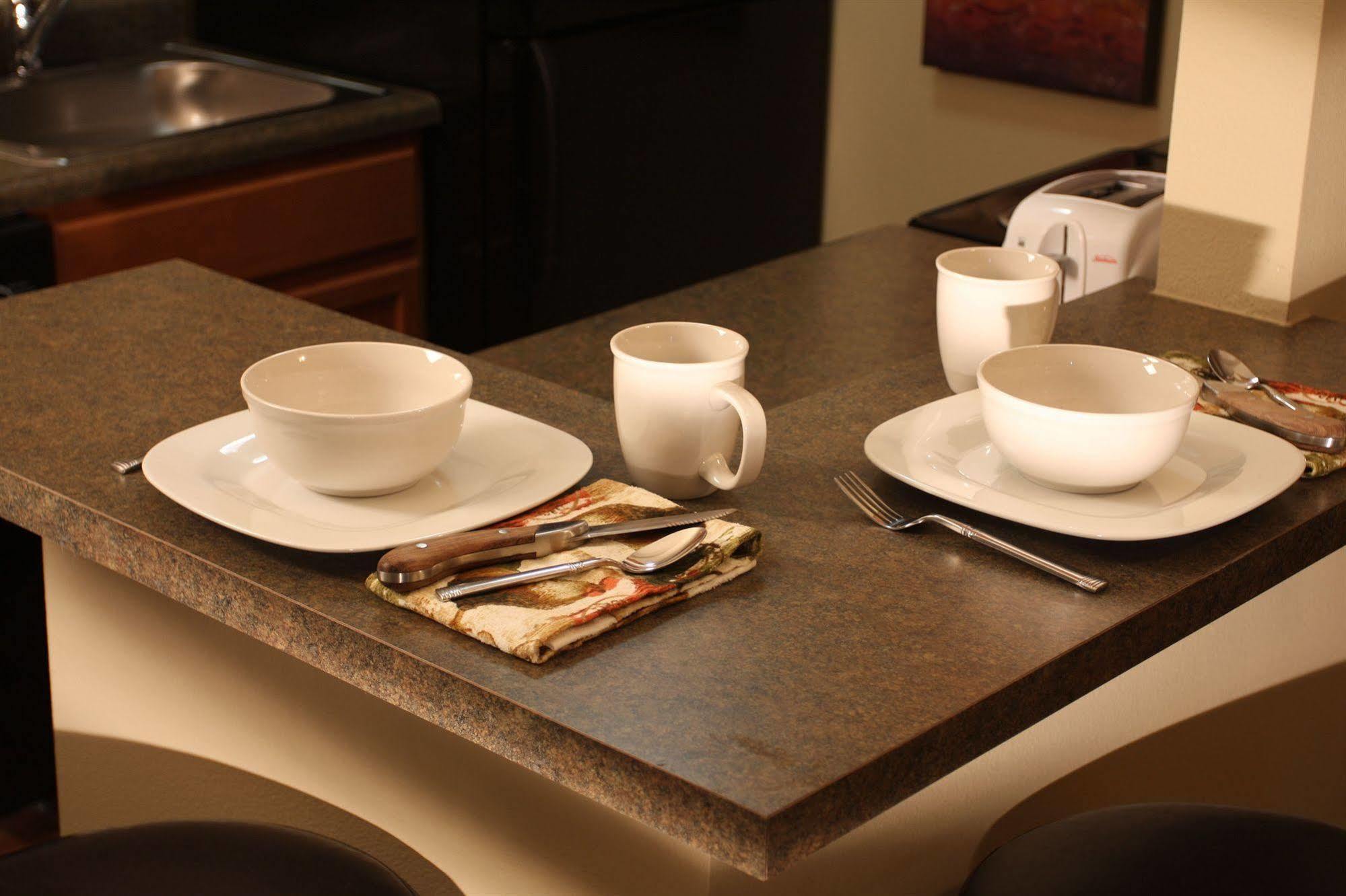 Eagle'S Den Suites Cotulla A Travelodge By Wyndham 外观 照片