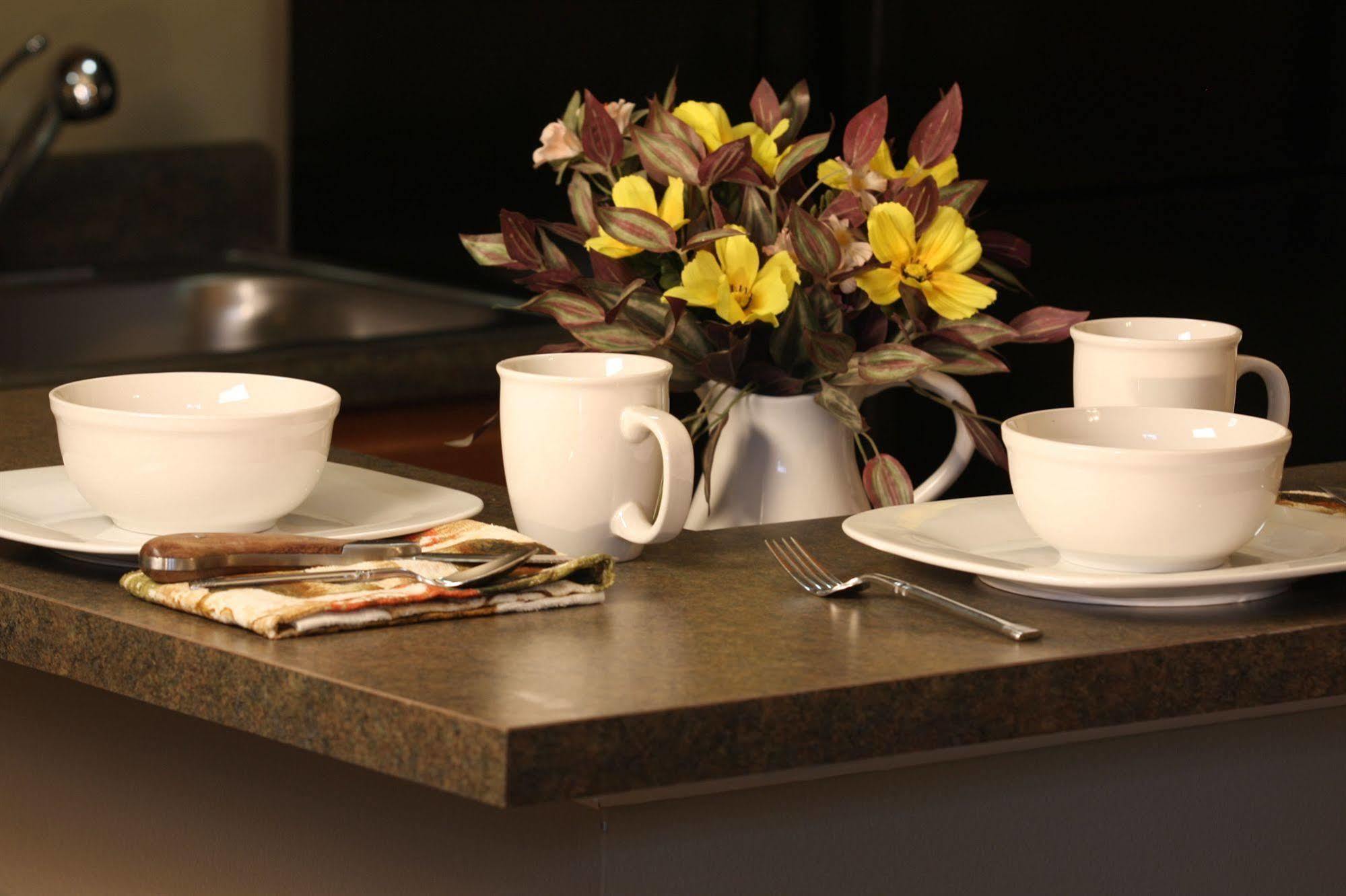 Eagle'S Den Suites Cotulla A Travelodge By Wyndham 外观 照片