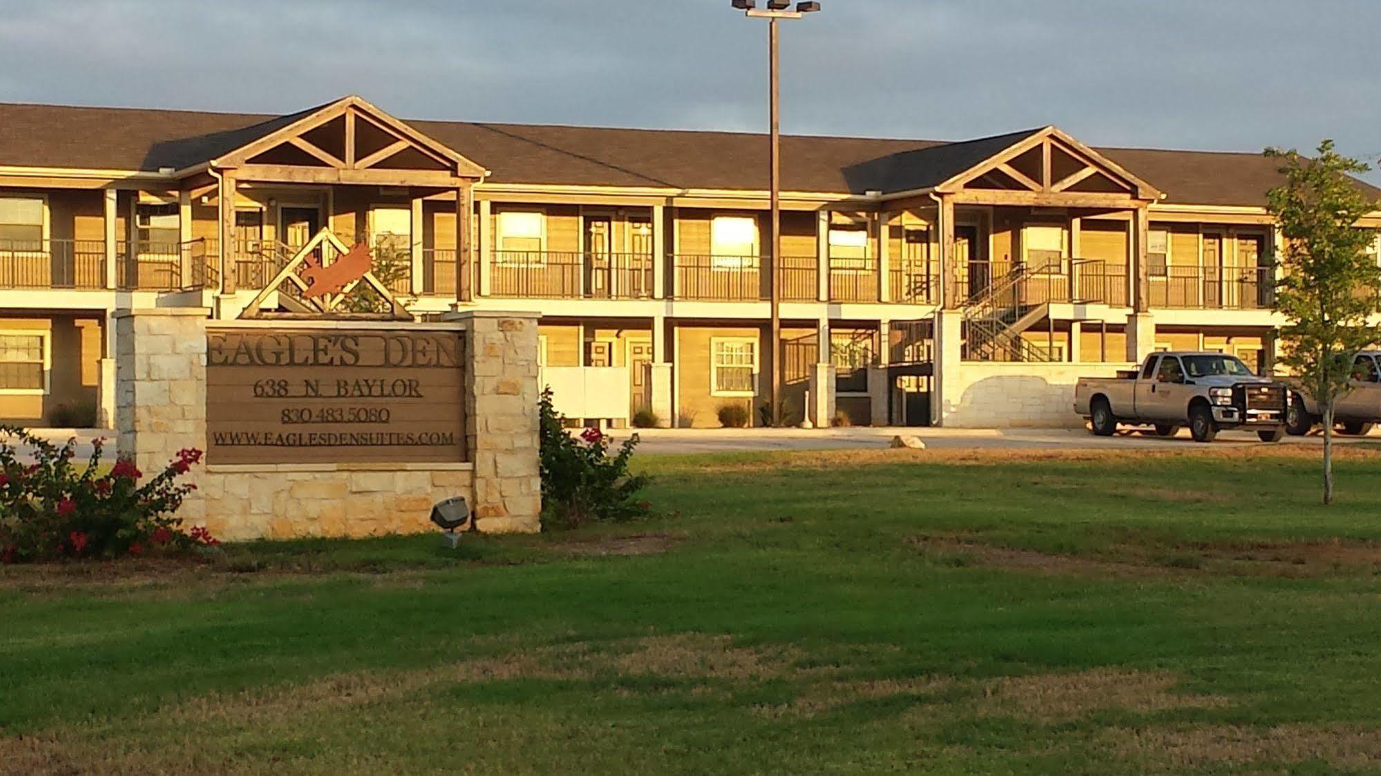 Eagle'S Den Suites Cotulla A Travelodge By Wyndham 外观 照片